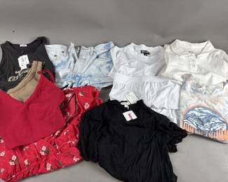 Juniors S/M Levi’s, Feathers & More