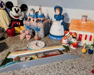 Vintage cookie jars.