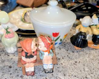 Vintage kissing salt and pepper shakers.
