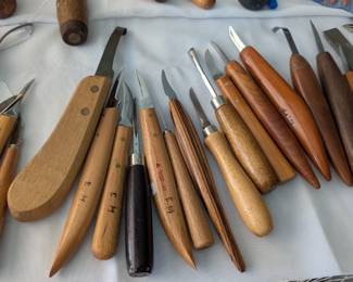 Many wood carving tools!
