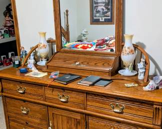 Lexington 8 drawer dresser with mirror.
