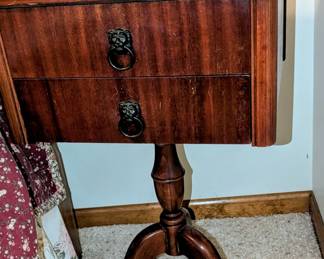 Vintage Duncan Phyfe sewing stand table.