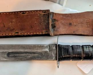 1943, usn kabar knife with boyt sheath.
