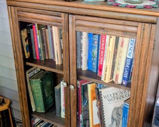 Small perfect sized vintage bookcase!