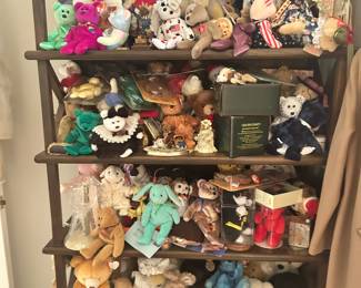 Large collection of beanie babies
