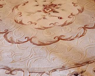 Beautiful round scalloped rug