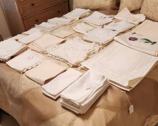 Napkins, tablecloths and placements