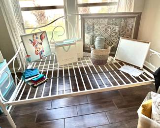Cream Metal daybed (full size)