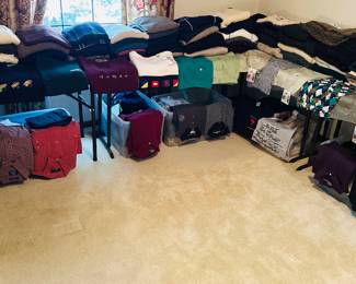 Hundreds of men's clothes ( 60% new with tags ) size: XL-4XL 
