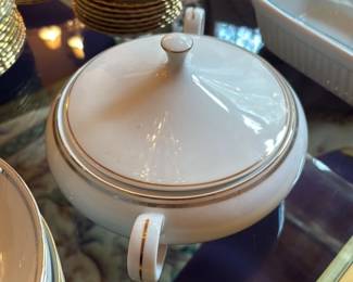 Wallace Fine China "Rose Point" Pattern Dinnerware Set 