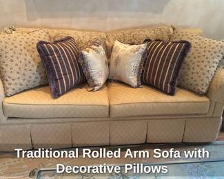 Traditional Rolled Arm Sofa with Decorative Pillows 