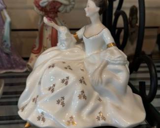 Porcelain Figurine of Dancers 