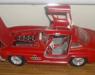 MERCEDES BENZ DIE CAST CAR