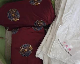 Lot #224 - Beautiful Silk Bedding Set: Duvet Insert, Duvet Cover & 4 Pillow Shams, Large Queen or European King