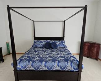 Lot #1 - Dubai King Size (*See Notes) 4 Poster Bed Complete With Bedding