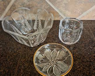 Lot #157 - Christmas Themed Glass & Crystal Bowls