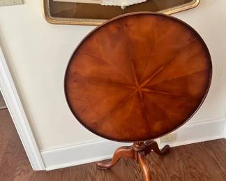 Tilt table with bird cage