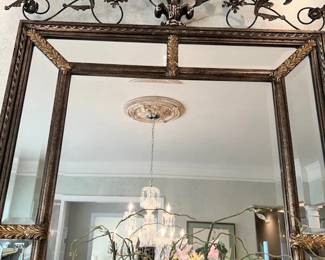 Beautiful mirror in the dining room