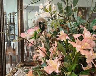 View of the side detail on the mirror