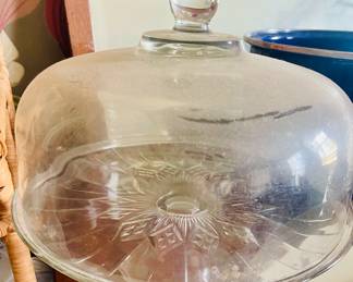 Glass lidded cake plate 