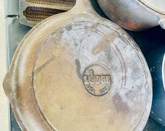 Cast iron cooker. 
