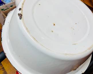 Enameled pan 