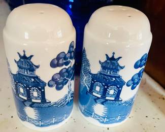 Vintage Blue Willow Salt and Pepper Shakers 
