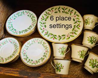 Holiday by Lenox, Six place settings, 30 pieces total