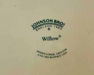 Johnson Brothers, Willow Pattern, 79 Pieces
