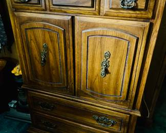 Gentleman's chest