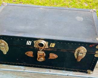 Vintage trunk 