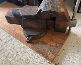 heavy duty vice $75