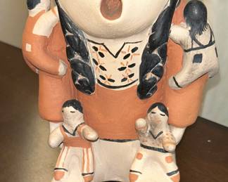 Cochiti Pueblo Storyteller with 4 children