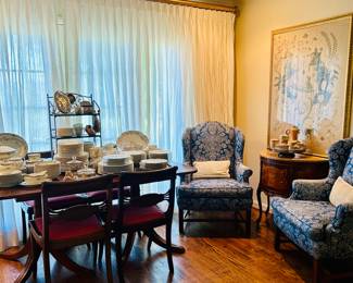 Duncan Phyfe Dining table with 3 leaves, 6 chairs