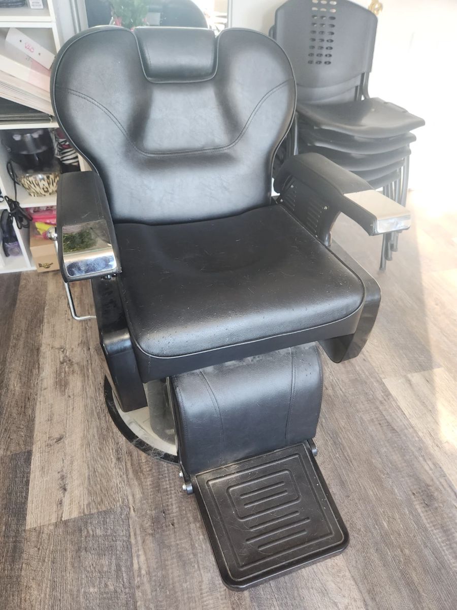 Adjustable salon chair