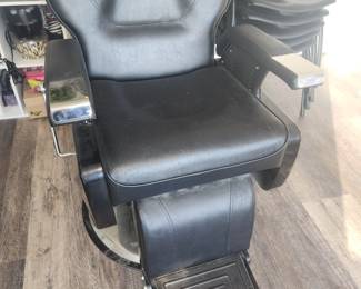 Adjustable salon chair