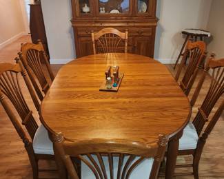 Oak dining table and 6 chairs