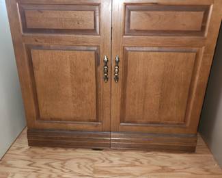 Sewing machine cabinet