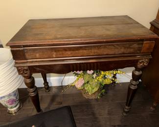 Spinet desk
