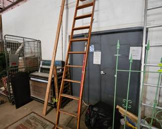 Rolling ladders