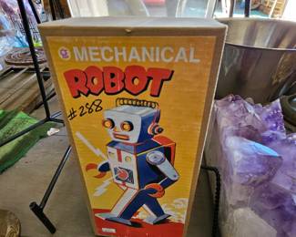 Mechanical robot tin toy