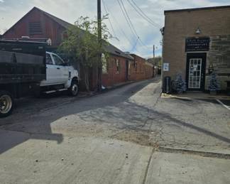 Alley to get to the back of the building where the entrance to the sale is located