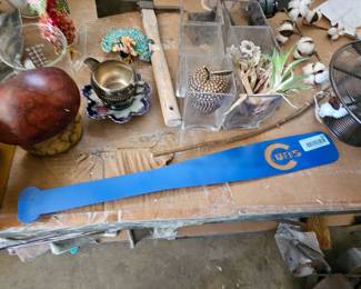 Cubs die-cut bat
