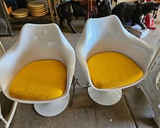 Tulip Armchair, designed by Eero Saarinen for Knoll.