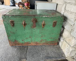 Per the owner, Jelly Roll’s daddy, Buddy Deford,  gave this to him.  She said she worked with his daddy for years and knew Jelly Roll before she became famous! 