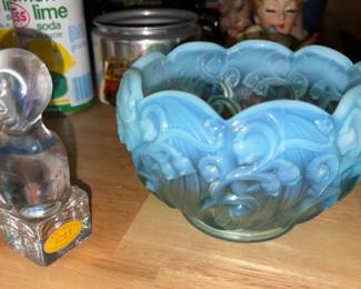 Murano glass animal, Fenton Rose bowl in Sapphire Blue "Lilly of the Valley"