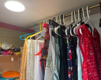 Aprons, kitchen linens