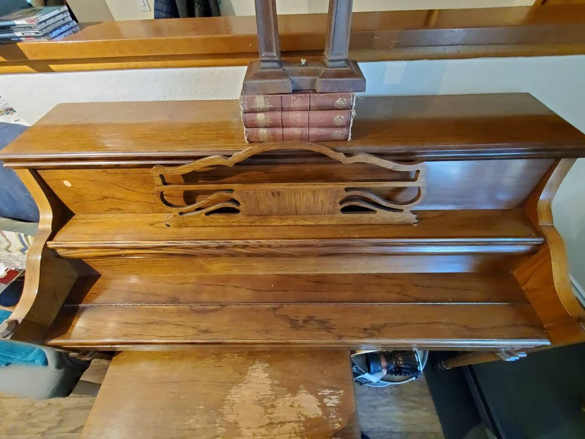 TH102VCharles R. Walter Studio Piano And Bench