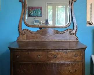TH220Vintage dresser