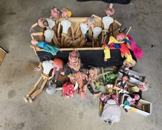 TH193Marionettes